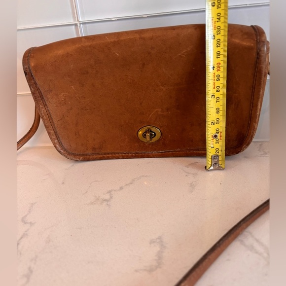 Vintage Coach Dinky Tan Leather Crossbody Bag - Picture 12 of 14